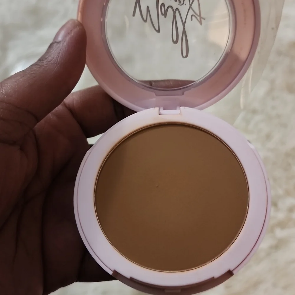Mally XO Soft as Silk Powder Foundation